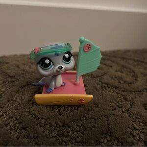 LPS Baby Blue Seal sailboat On The Go #1842 with Visor